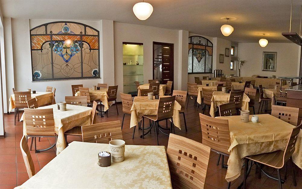 Hotel Antares Arona Zewnętrze zdjęcie