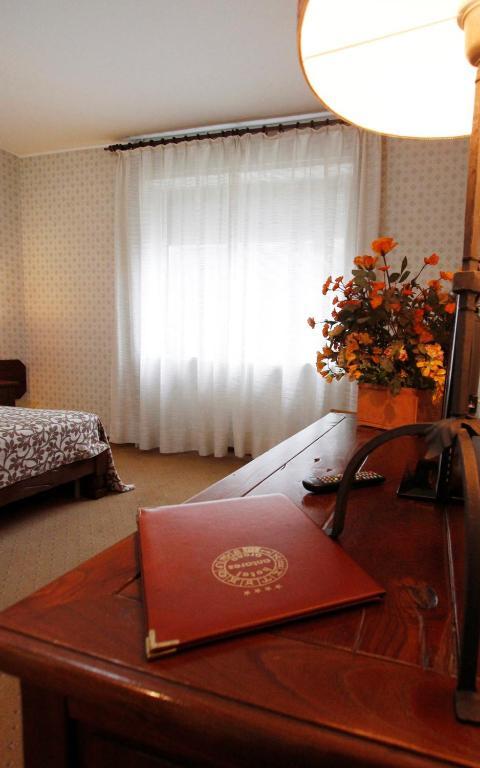 Hotel Antares Arona Zewnętrze zdjęcie