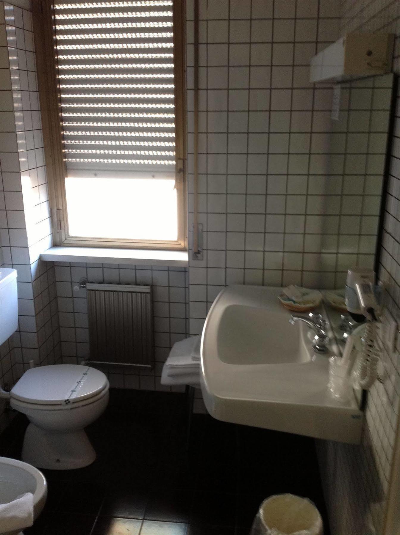 Hotel Antares Arona Zewnętrze zdjęcie