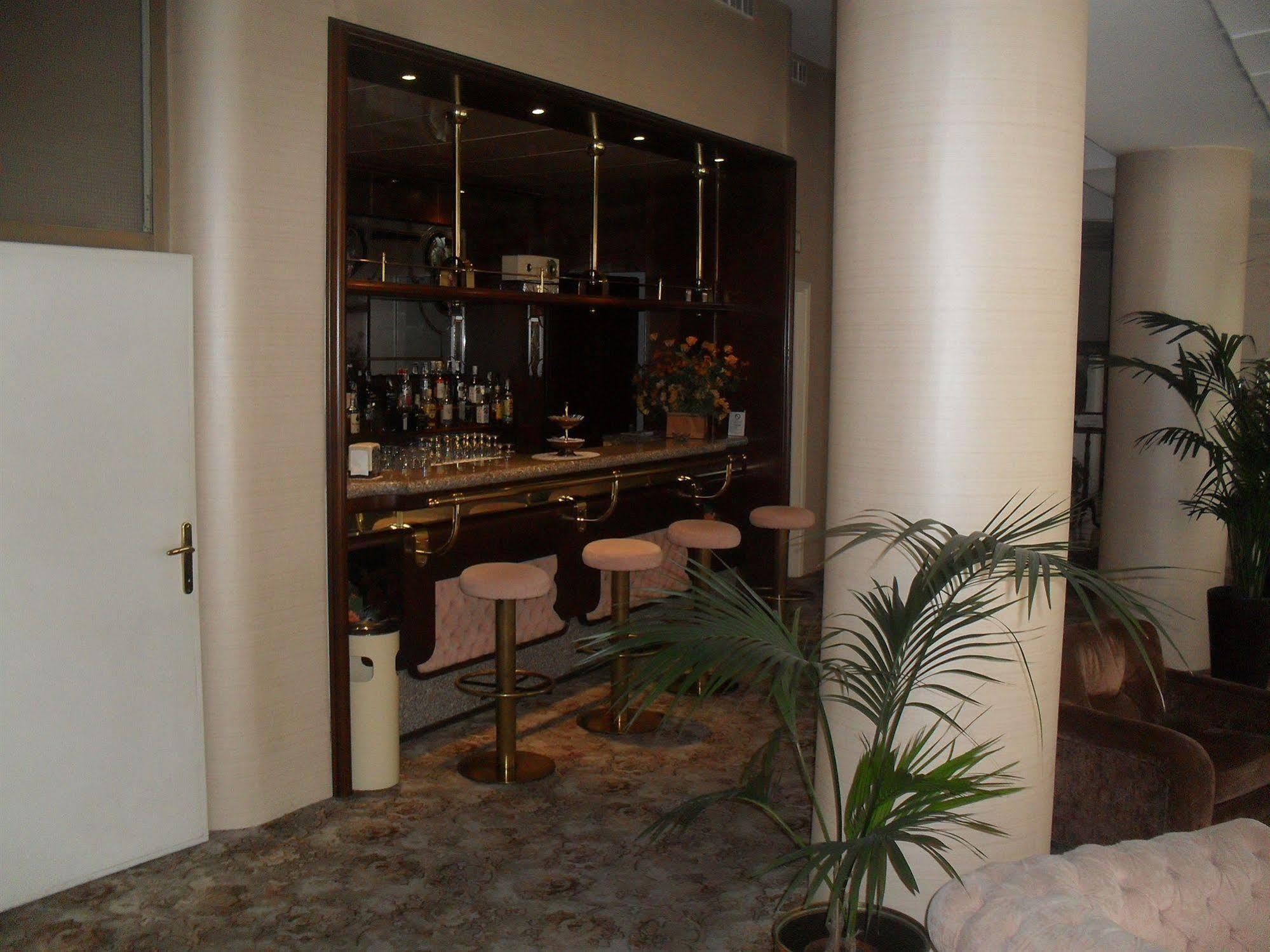 Hotel Antares Arona Zewnętrze zdjęcie