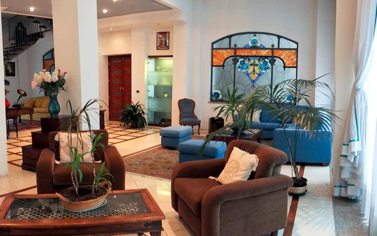 Hotel Antares Arona Zewnętrze zdjęcie